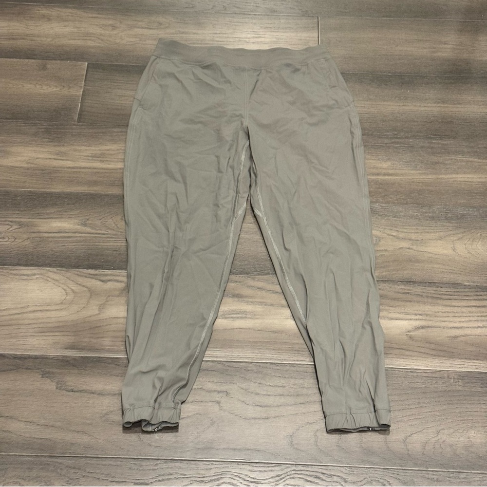 Lululemon Women’s Joggers in Rover